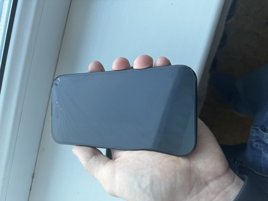 Продам айфон 15й