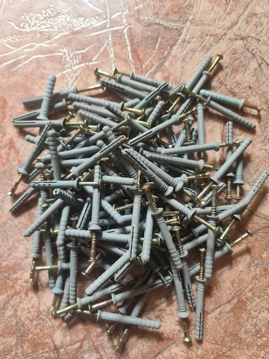 Продам шурупы с дюбелем  50мм