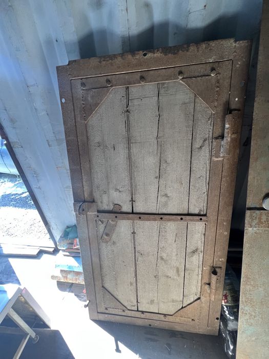 Двери железные