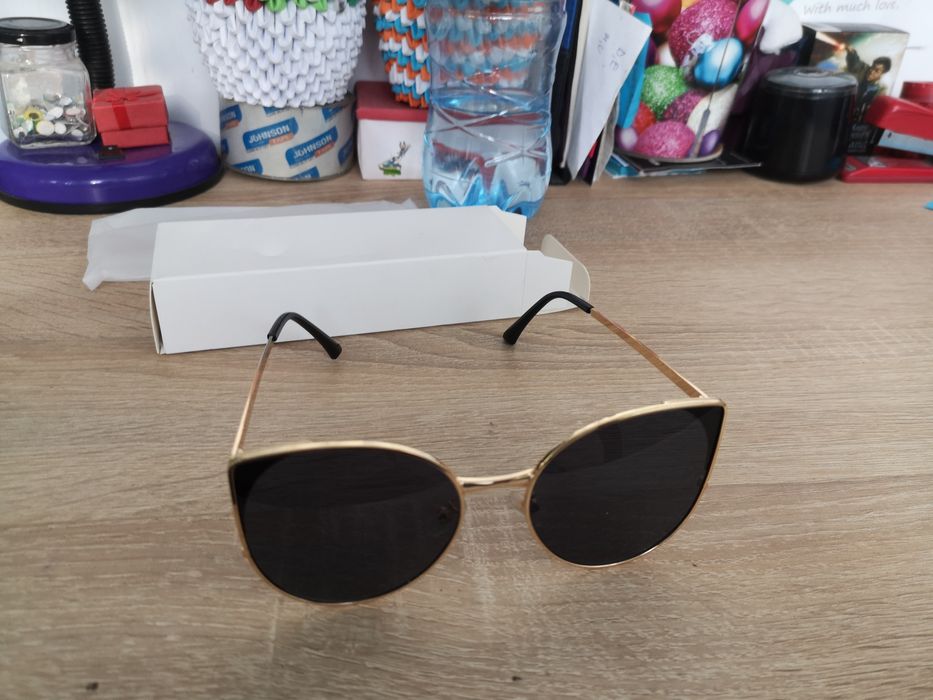 Ochelari de soare, model cat eye