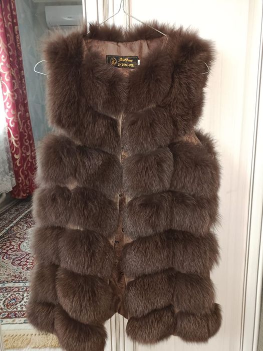 Меховая жилетка стильная