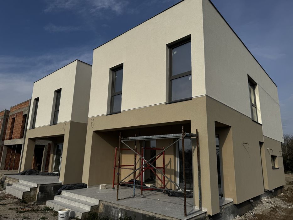 Duplex 1/2 fara pereti comuni Lugoj 2026