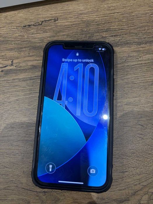 Продавам Iphone 12
