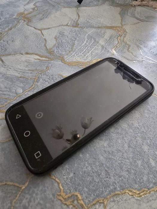 Нов смартфон, телефон без драскотини