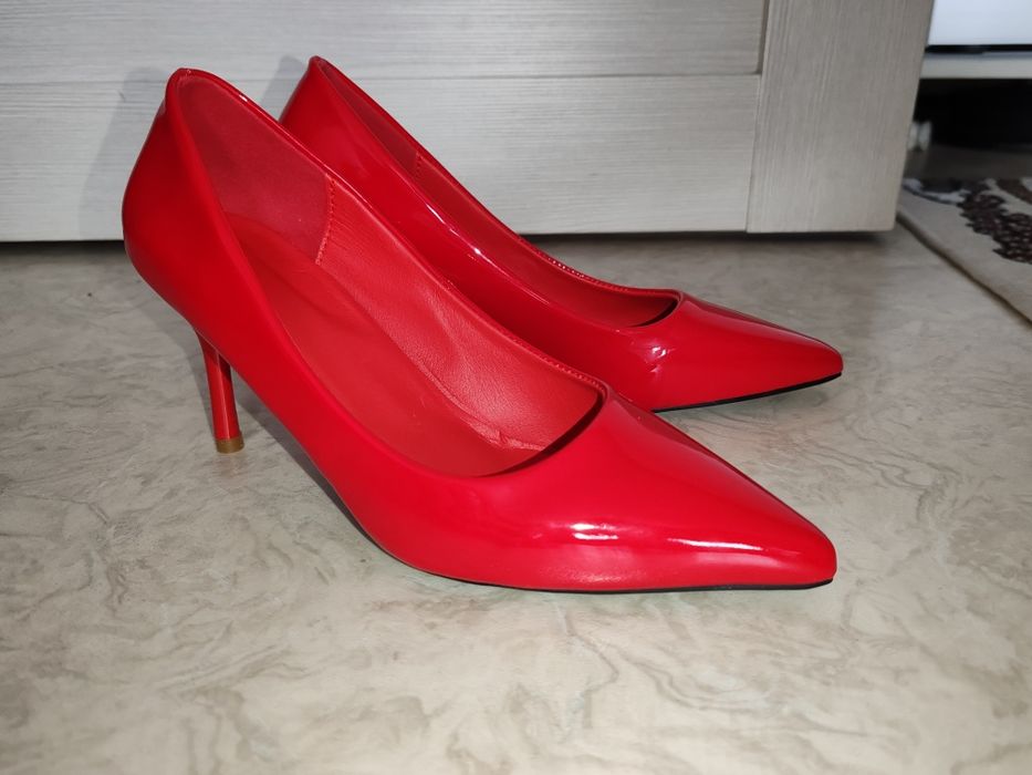 Продам новые туфли