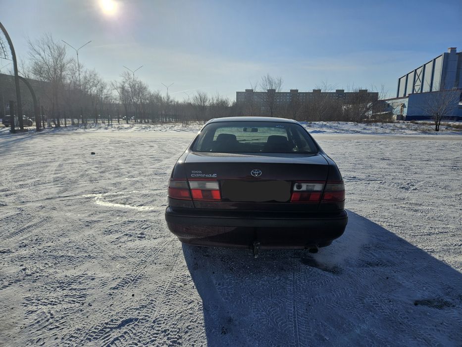 Продам таёту карина е