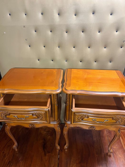 Старинни нощни шкафчета