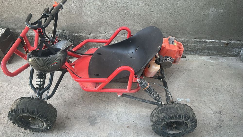 Продам квадроцикл маленький.