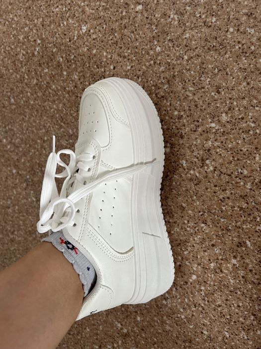 Продам кроссовки