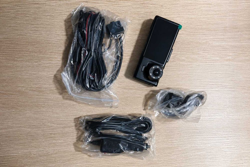 Cameră Auto Dash Cam Full HD + Camera Spate – Ecran LCD – Înregistrare în Buclă