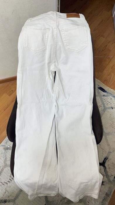 Белые джинсы с сердечками