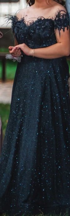 Бална рокля в отлично състояние, носена само веднъж за няколко часа.