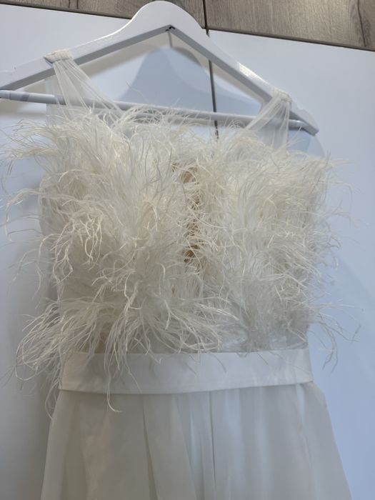 Бяла рокля с пера Nikole Collection 34размяр