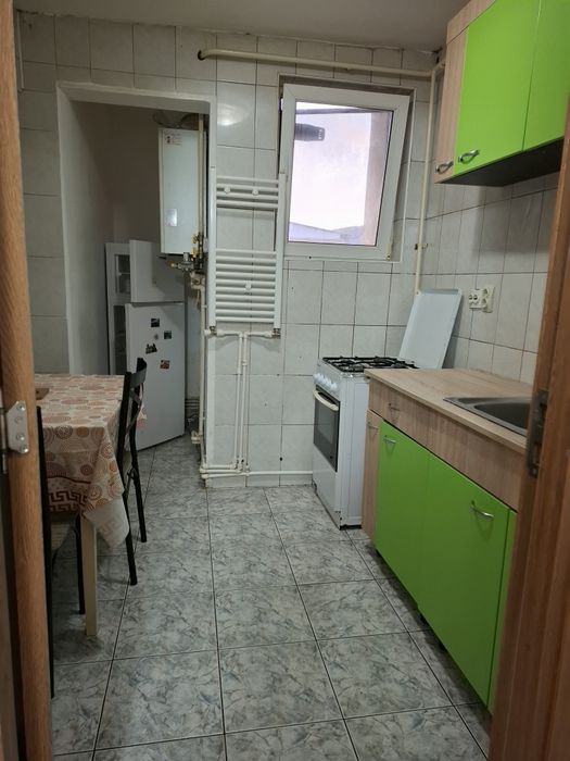 Închiriez apartament cu 2 camere