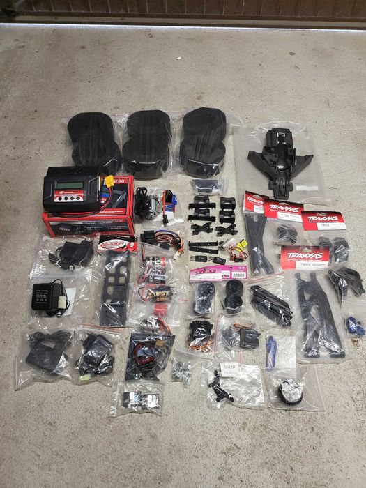 RC части и купета, зарядно, контролер, подложки, носачи и други