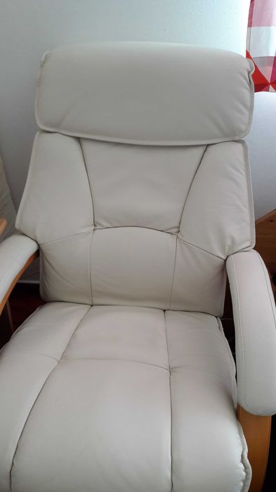 Масичка за деца ,маникюрист ,художник,и помощна за лаптоп 70€,Кресло стабуретка 350 €
