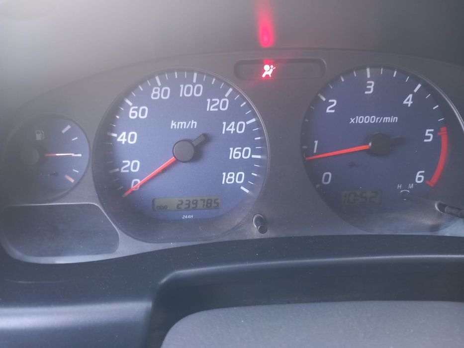 Vând Nissan Navara Pickup