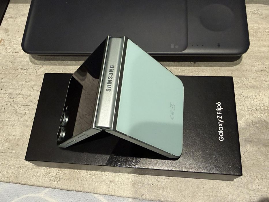 Samsung galaxy flip 6