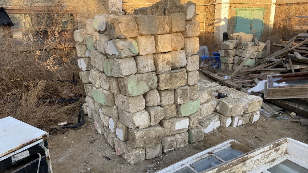 Ақ тас б/у үйден түскен