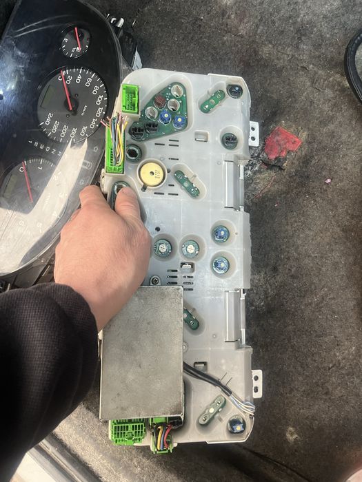 Щиток оптитрон панель приборов Субару б4