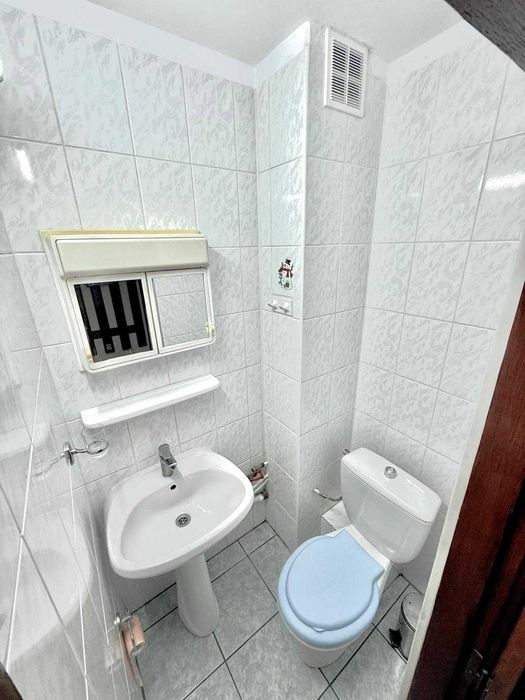 De închiriat Apartament 3 camere 2 bai -spațios, complet utilat, zonă verde, bloc anvelopat