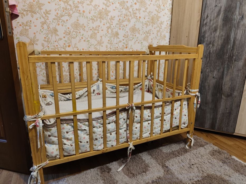 Отдам манеж с люлькой для новорожденных