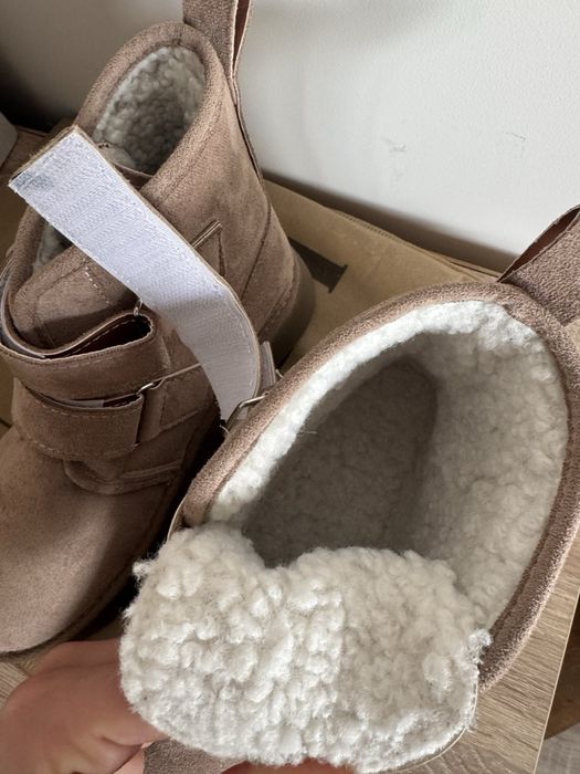 Дамски боти на марката UGG