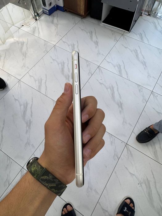 iphone 11 White.