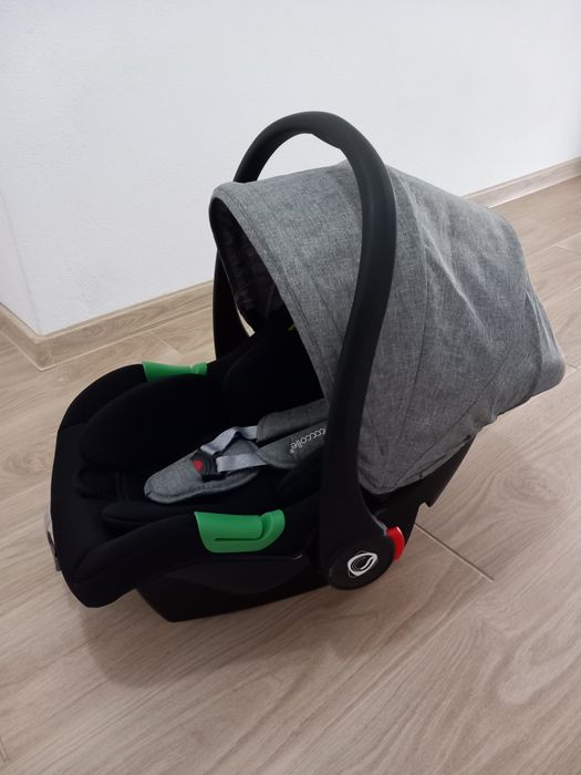 Vând cărucior Coccolle Ambra 3 în 1