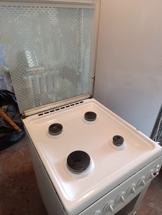 Продам газовую плиту