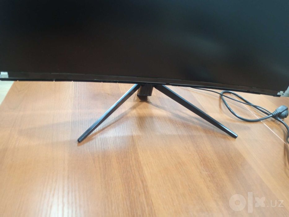 Philips 272M7C 27" Curved 144Hz — экран с дефектом