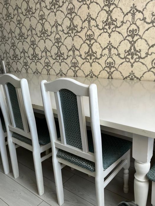 Продается  стол с комплектом стульев