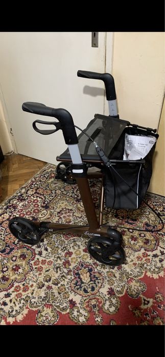 Ролатор / проходилка за възрастни/