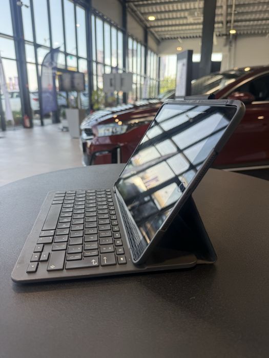 iPad 7 10.2” 32GB Cellular + tastatură