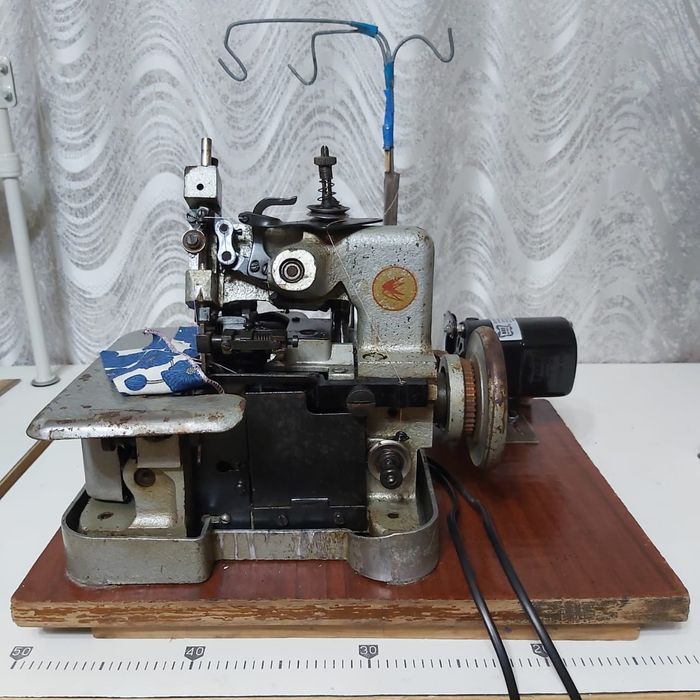 Продам швейную машинку оверлок