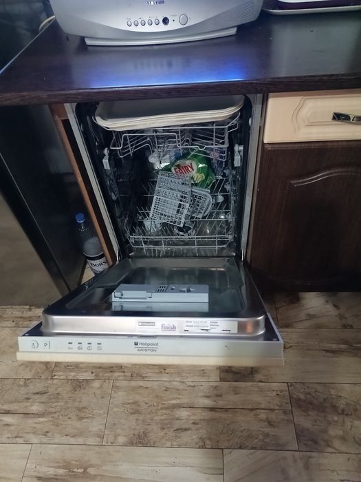 Vând mașină de spălat vase.