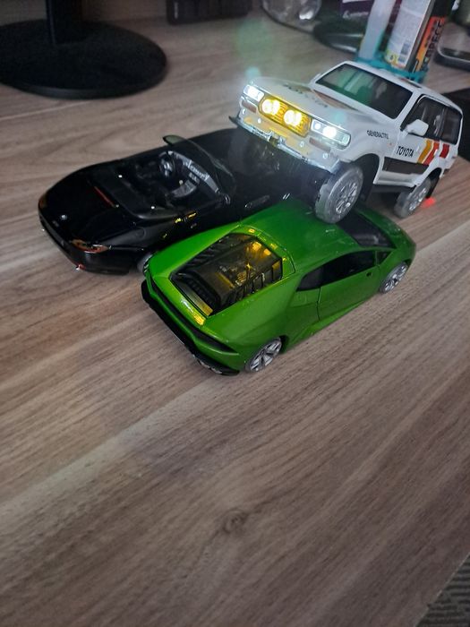 Игрушчные машины модельки в масштабе 1/24