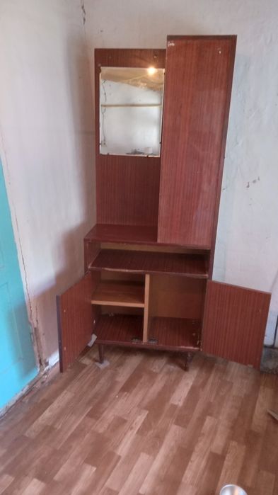 Продам шкаф лакированный