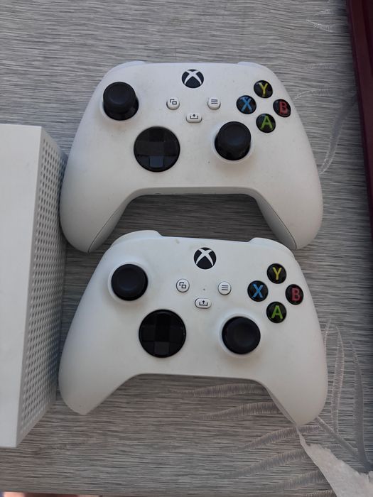 Xbox series s 1TB cu 2 controllere