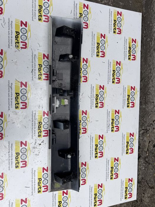 Ornament plastic haion portbagaj aripa spate fusta spate stop frana central Peugeot 2008 2020-2026