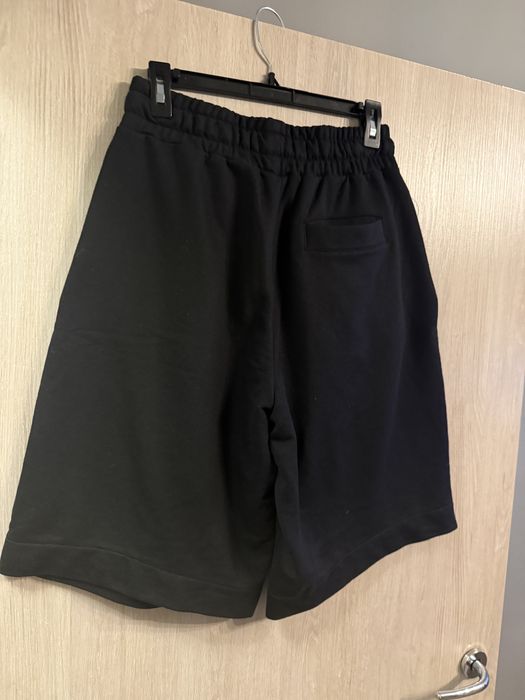 pantaloni scurti baggy bershka