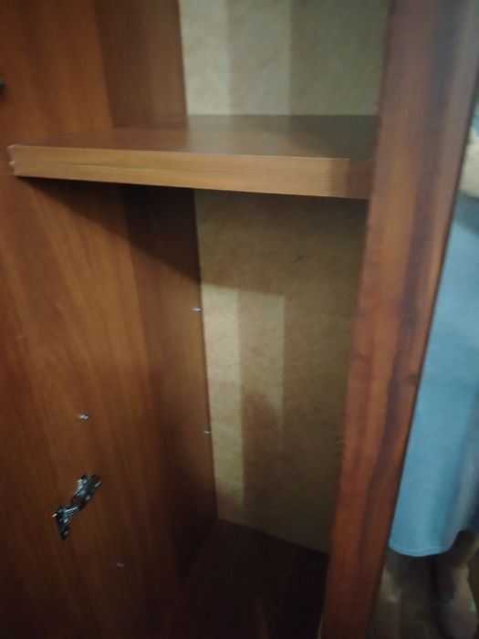 Продам шкаф и столик