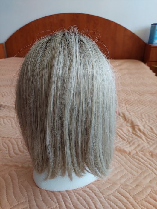 Дамска перука подстрижка на черта