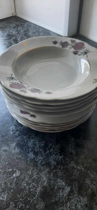 Продам тарелки общепит пол 1-е и 2-е.  Есть побольше тарелки.