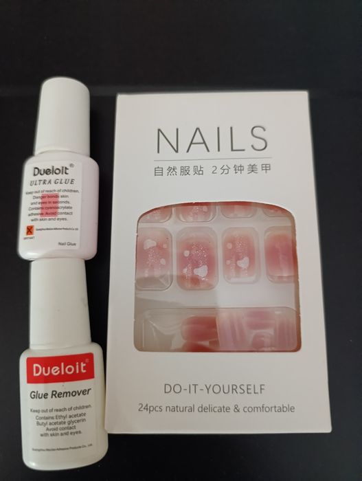 2 Seturi de unghii, 1 nail glue, 1 glue remover
