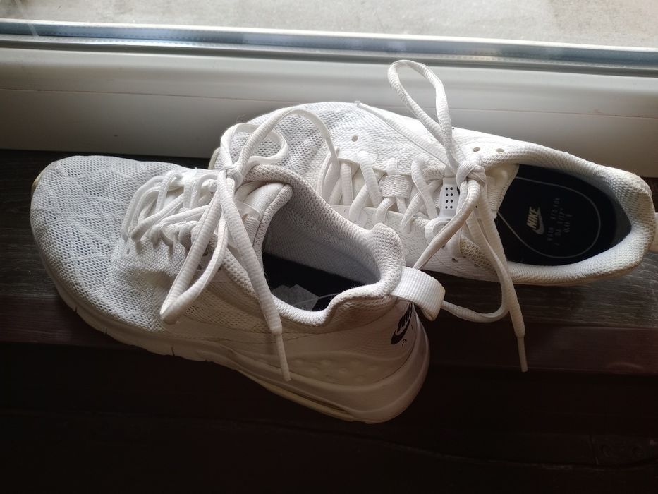 Маратонки NIKE размер 38