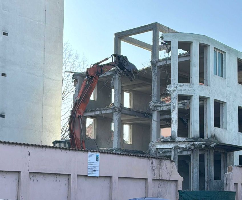 Lucrări de excavații demolări  transport orice tip de agregat