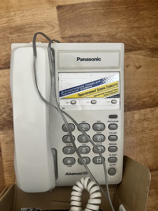 Кнопочный телефон Panasonic