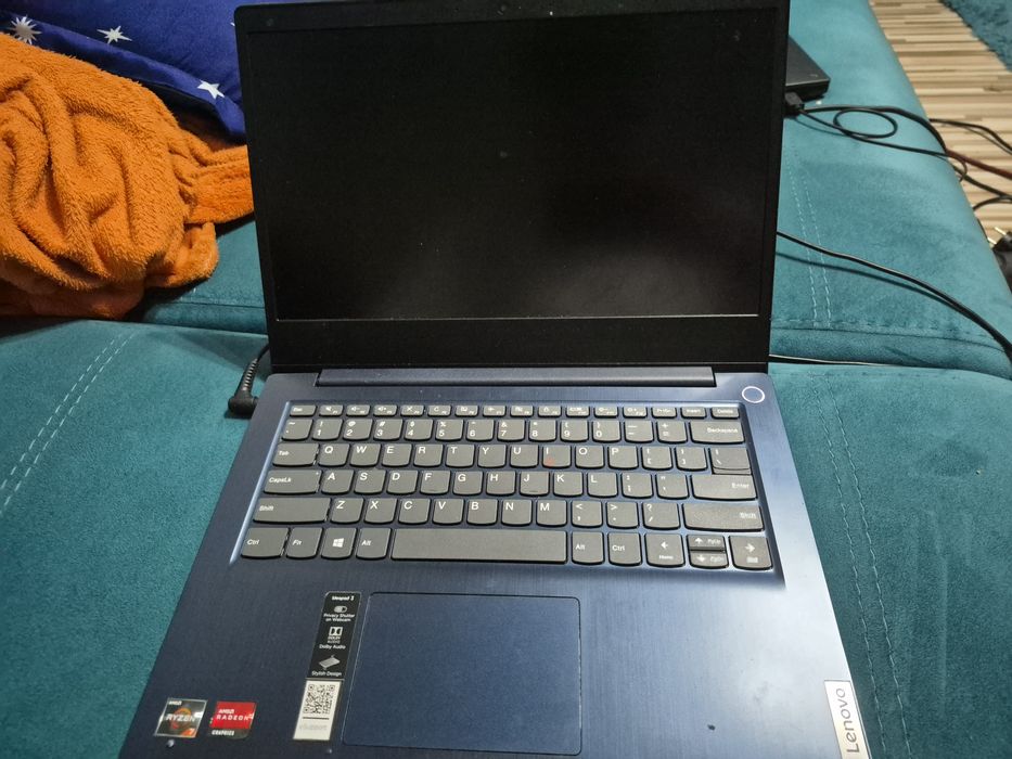 Laptop Lenovo ideapad 3 14ADA05 Ryzen 7 3700u 12gb ram Defect display