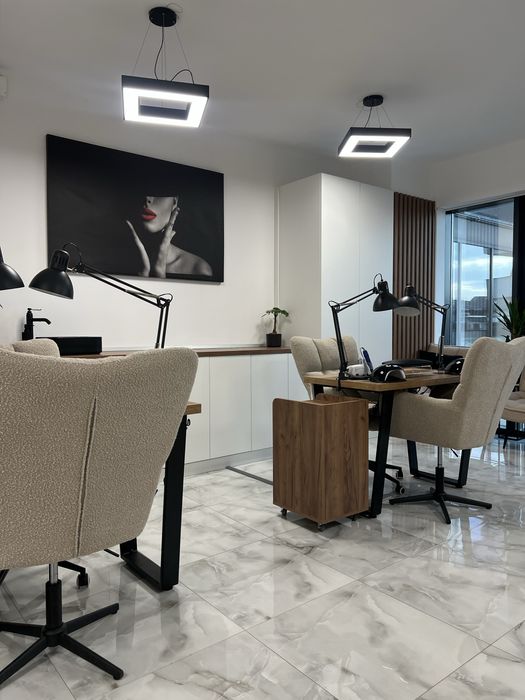 Post manichiura/pedichiura de inchiriat